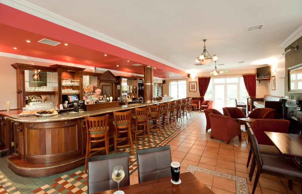 Riverside Park Hotel Macroom Exterior foto