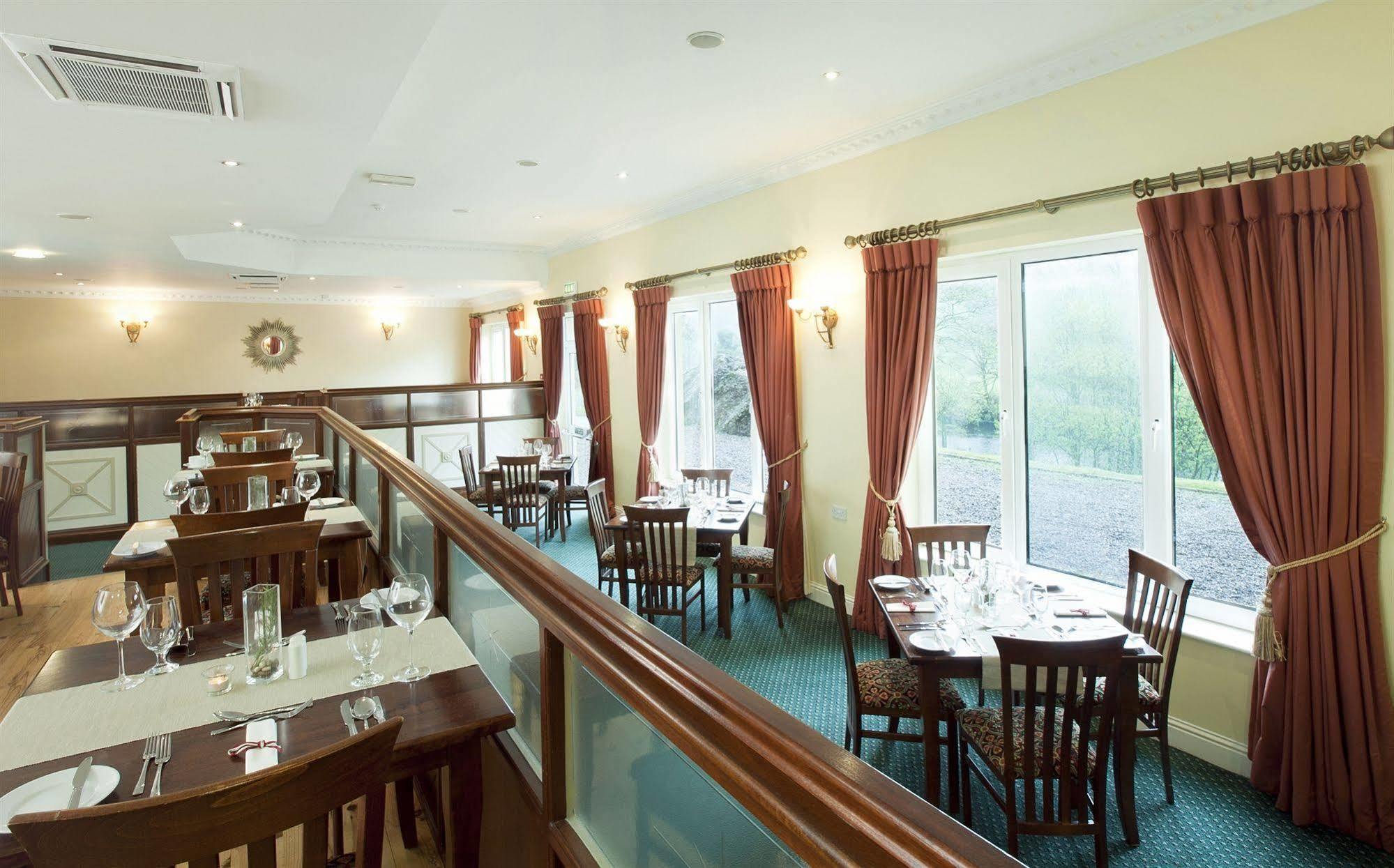 Riverside Park Hotel Macroom Exterior foto
